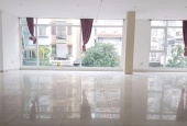 Cho thuê văn phòng đường Duy Tân. DT: 90m2. MT: 10m.